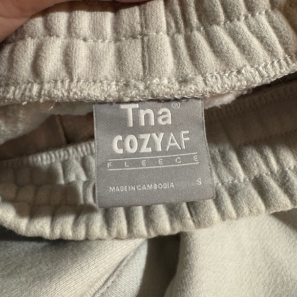 TNA Cozy sweat short - Picture 2 of 2